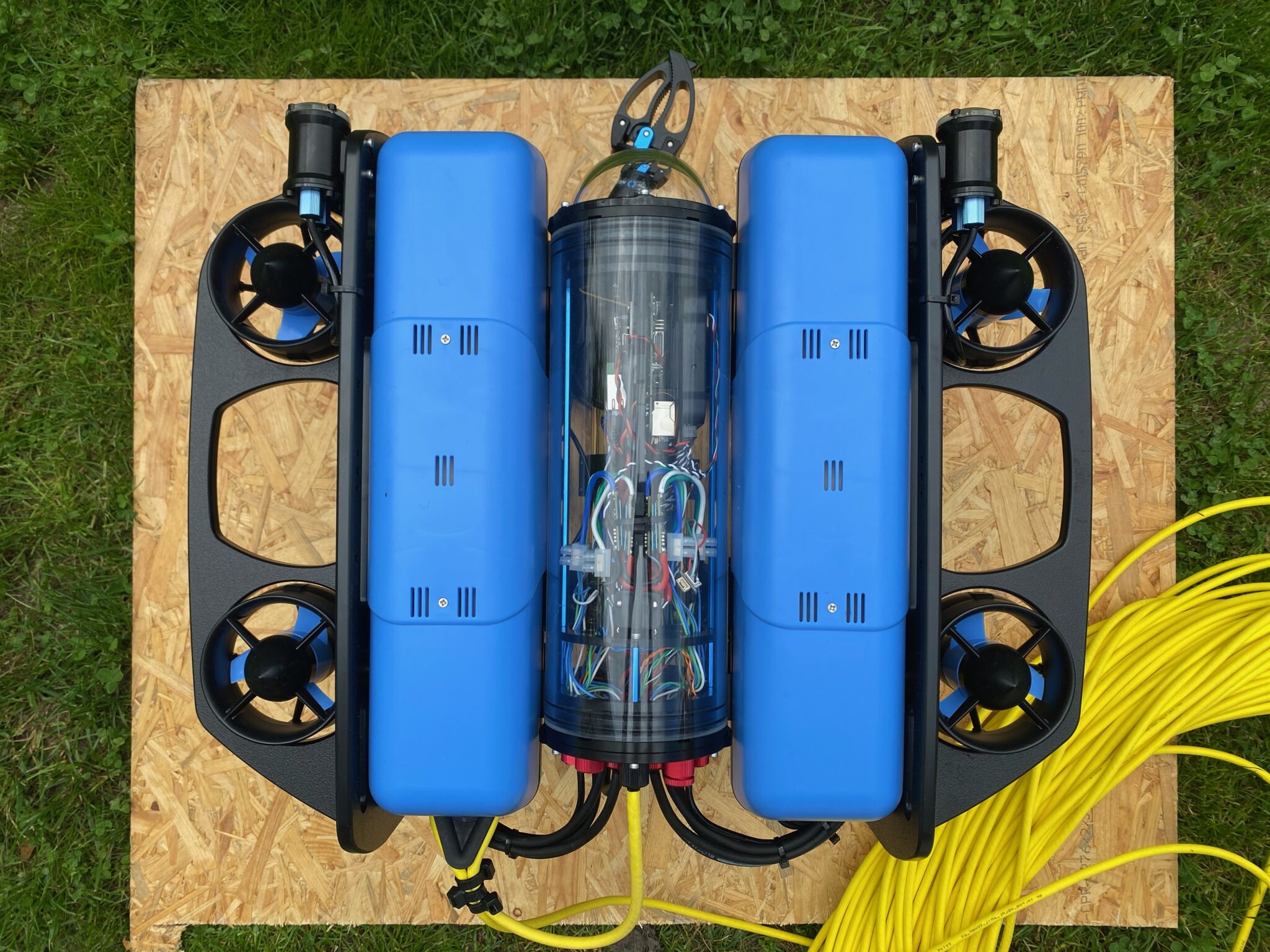 ROV – Remotely Operated Underwater Vehicle – USV GeoPixel / DRONY UAV ...